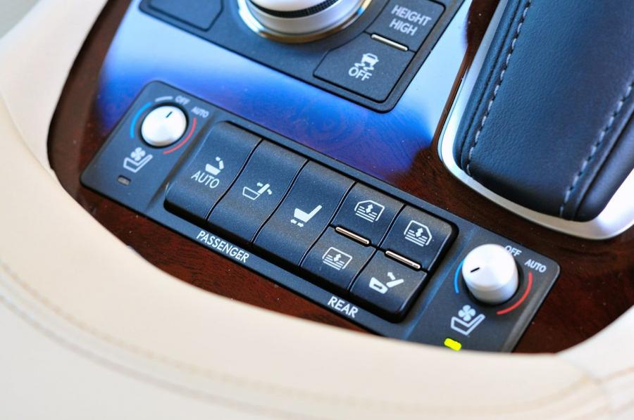  Lexus LS460 2013 года  (фото 16 из 111)
